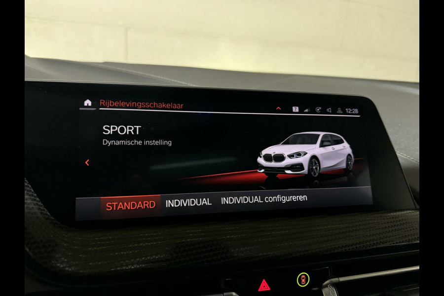 BMW 1-serie 118i Sport Pano Virtual Carplay Sfeer Cruise NAP