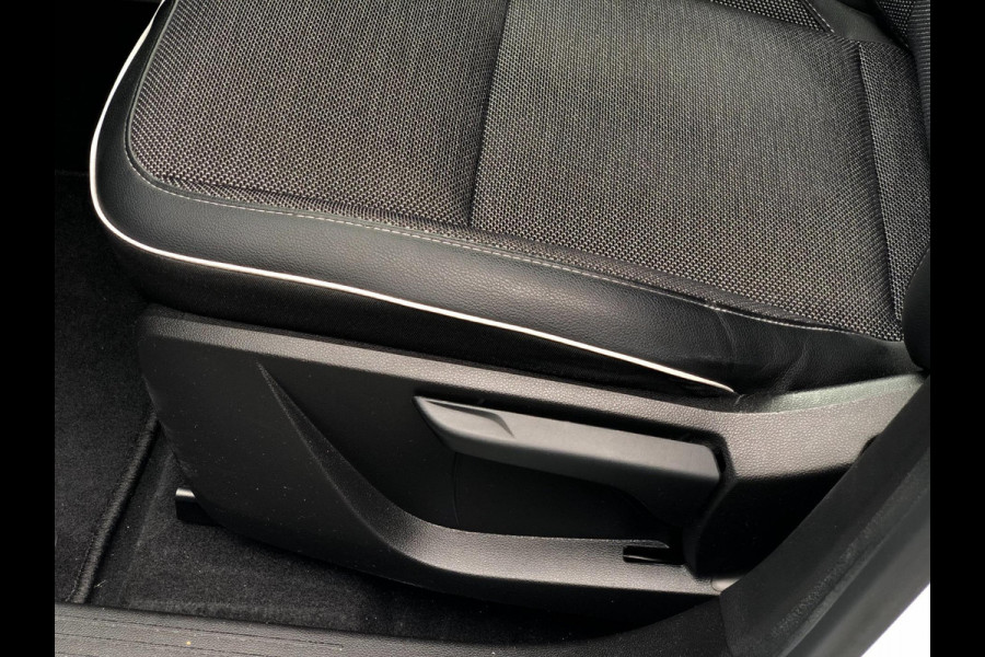 Renault Captur 1.6 E-Tech Plug-in Hybrid 160 Intens | Navi, Camera, Stoel+Stuurverw., Cruise, Half leder, Climate, Virt. Cockp. |
