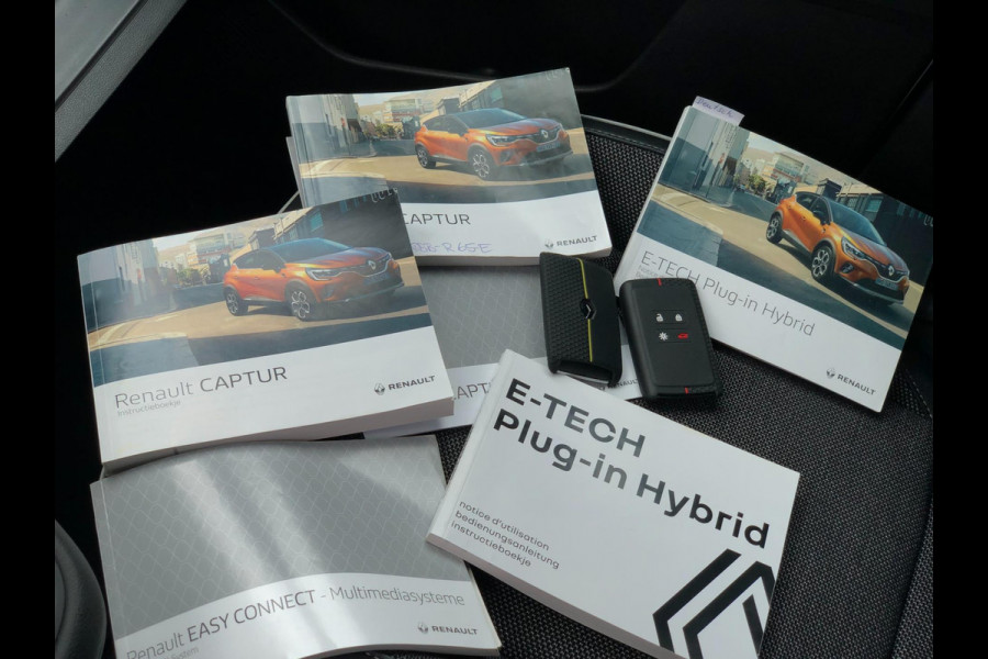 Renault Captur 1.6 E-Tech Plug-in Hybrid 160 Intens | Navi, Camera, Stoel+Stuurverw., Cruise, Half leder, Climate, Virt. Cockp. |