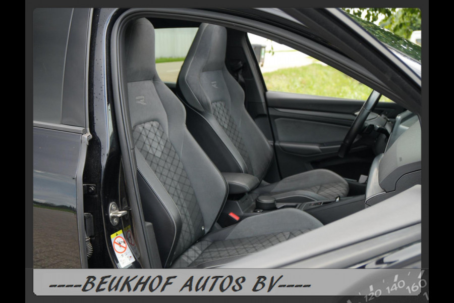 Volkswagen Golf 1.5 eTSI R-Line Pano H&K Audio Cruise Camera