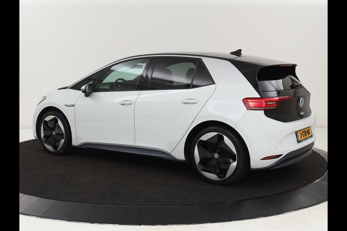 Volkswagen ID.3 First Max 58 kWh | Panoramadak | Head-Up | Stoel & stuurverwarming | Adaptive cruise | Camera | Massage | Elektrische stoelen | Sfeerverlichting | Carplay | Matrix LED Volkswagen ID.3 First Max 58 kWh | Panoramadak | Head-Up | Stoel & stuurverwarming | Adaptive cruise | Camera | Massage | Elektrische stoelen | Sfeerverlichting | Carplay | Matrix LED