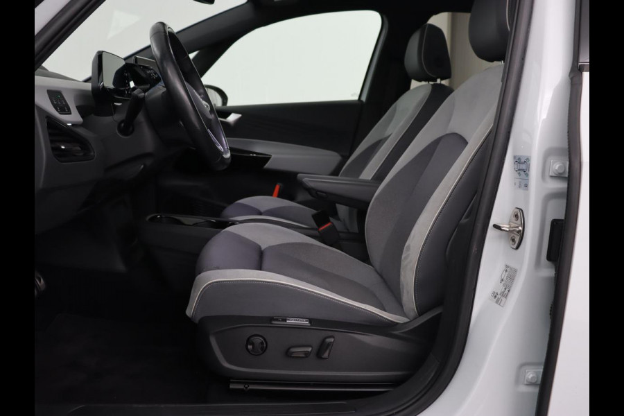 Volkswagen ID.3 First Max 58 kWh | Panoramadak | Head-Up | Stoel & stuurverwarming | Adaptive cruise | Camera | Massage | Elektrische stoelen | Sfeerverlichting | Carplay | Matrix LED