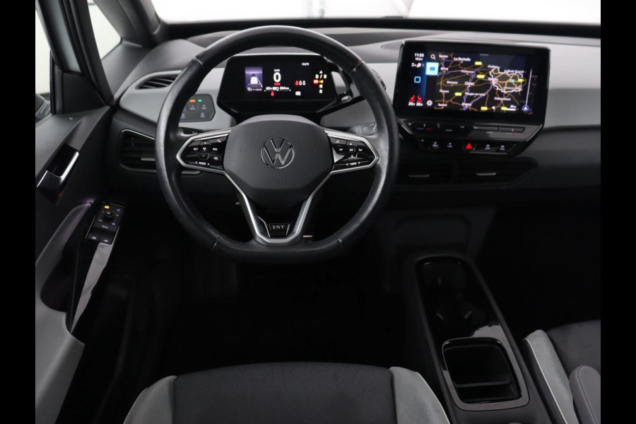 Volkswagen ID.3 First Max 58 kWh | Panoramadak | Head-Up | Stoel & stuurverwarming | Adaptive cruise | Camera | Massage | Elektrische stoelen | Sfeerverlichting | Carplay | Matrix LED