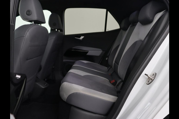 Volkswagen ID.3 First Max 58 kWh | Panoramadak | Head-Up | Stoel & stuurverwarming | Adaptive cruise | Camera | Massage | Elektrische stoelen | Sfeerverlichting | Carplay | Matrix LED