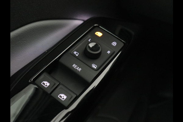 Volkswagen ID.3 First Max 58 kWh | Panoramadak | Head-Up | Stoel & stuurverwarming | Adaptive cruise | Camera | Massage | Elektrische stoelen | Sfeerverlichting | Carplay | Matrix LED