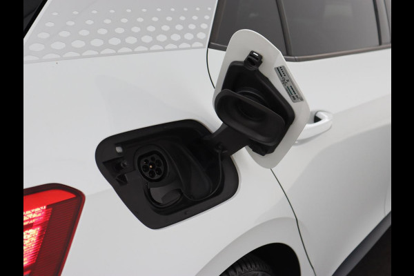 Volkswagen ID.3 First Max 58 kWh | Panoramadak | Head-Up | Stoel & stuurverwarming | Adaptive cruise | Camera | Massage | Elektrische stoelen | Sfeerverlichting | Carplay | Matrix LED