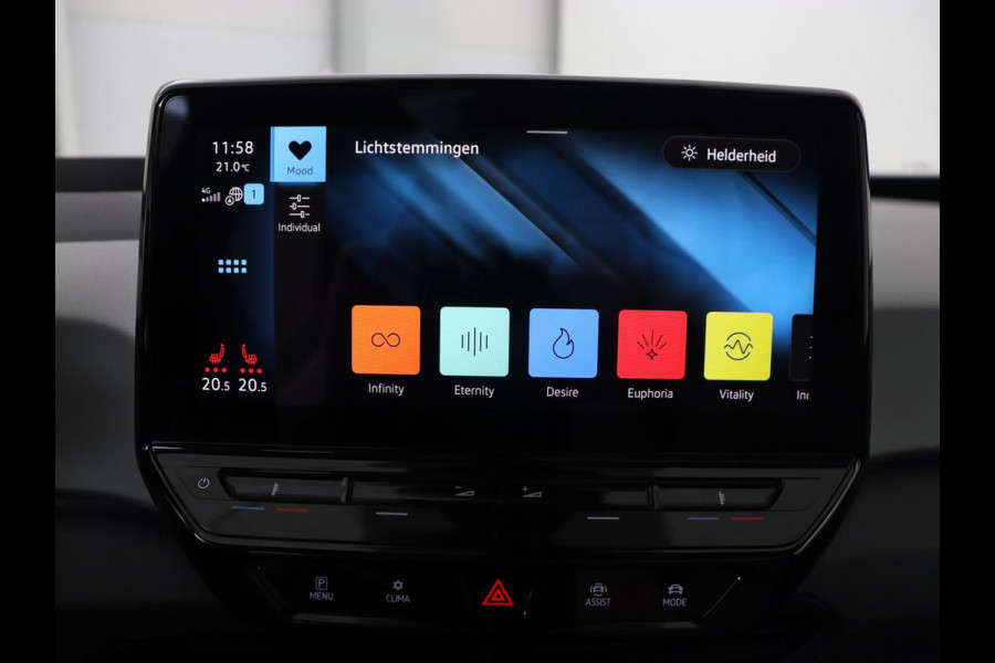 Volkswagen ID.3 First Max 58 kWh | Panoramadak | Head-Up | Stoel & stuurverwarming | Adaptive cruise | Camera | Massage | Elektrische stoelen | Sfeerverlichting | Carplay | Matrix LED