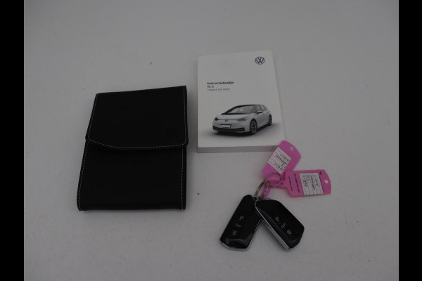 Volkswagen ID.3 First Max 58 kWh | Panoramadak | Head-Up | Stoel & stuurverwarming | Adaptive cruise | Camera | Massage | Elektrische stoelen | Sfeerverlichting | Carplay | Matrix LED