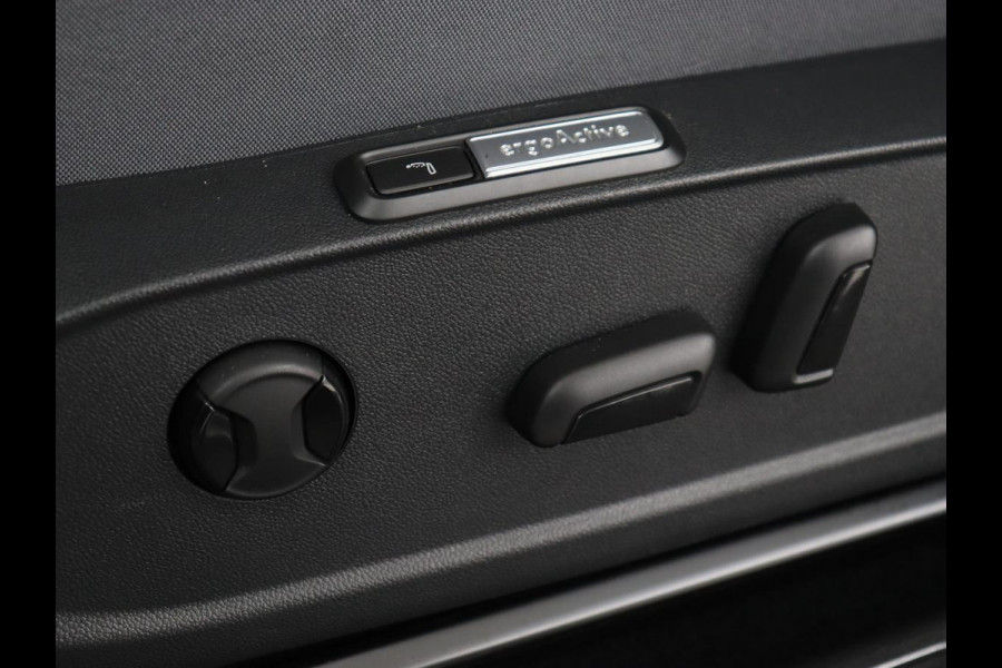 Volkswagen ID.3 First Max 58 kWh | Panoramadak | Head-Up | Stoel & stuurverwarming | Adaptive cruise | Camera | Massage | Elektrische stoelen | Sfeerverlichting | Carplay | Matrix LED