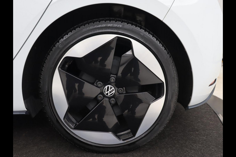 Volkswagen ID.3 First Max 58 kWh | Panoramadak | Head-Up | Stoel & stuurverwarming | Adaptive cruise | Camera | Massage | Elektrische stoelen | Sfeerverlichting | Carplay | Matrix LED