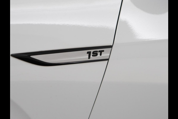 Volkswagen ID.3 First Max 58 kWh | Panoramadak | Head-Up | Stoel & stuurverwarming | Adaptive cruise | Camera | Massage | Elektrische stoelen | Sfeerverlichting | Carplay | Matrix LED