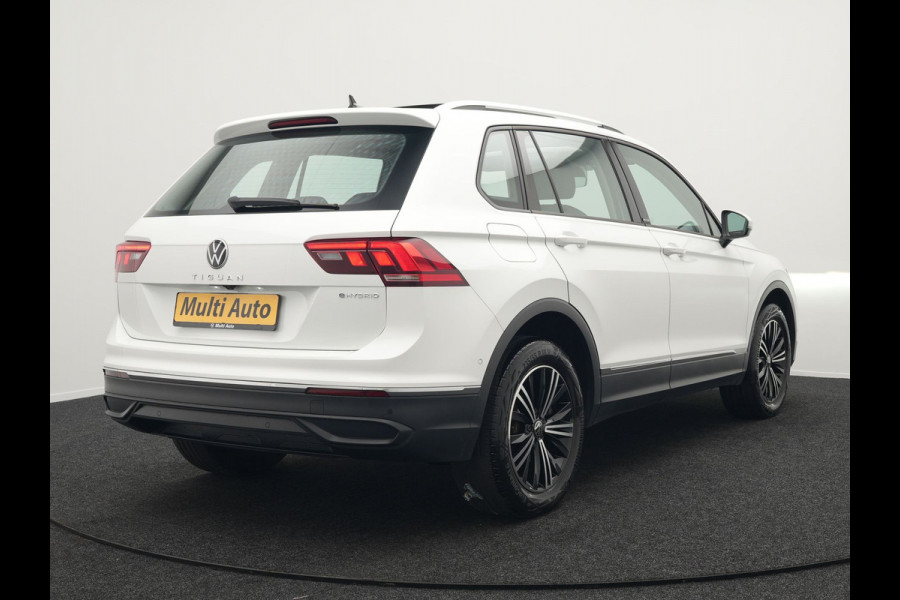 Volkswagen Tiguan TSI eHybrid Plug In Hybrid 245pk Dealer O.H PHEV | Panodak | Adaptive Cruise | Camera | Sportstoelen Verwarmd | IQ Light | Travel Assist | Apple Carplay | Virtual | Navigatie | DAB |