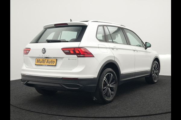 Volkswagen Tiguan TSI eHybrid Plug In Hybrid 245pk Dealer O.H PHEV | Panodak | Adaptive Cruise | Camera | Sportstoelen Verwarmd | IQ Light | Travel Assist | Apple Carplay | Virtual | Navigatie | DAB |