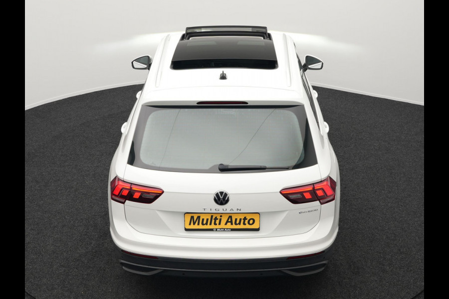 Volkswagen Tiguan TSI eHybrid Plug In Hybrid 245pk Dealer O.H PHEV | Panodak | Adaptive Cruise | Camera | Sportstoelen Verwarmd | IQ Light | Travel Assist | Apple Carplay | Virtual | Navigatie | DAB |