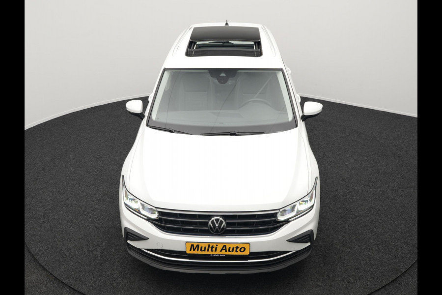 Volkswagen Tiguan TSI eHybrid Plug In Hybrid 245pk Dealer O.H PHEV | Panodak | Adaptive Cruise | Camera | Sportstoelen Verwarmd | IQ Light | Travel Assist | Apple Carplay | Virtual | Navigatie | DAB |
