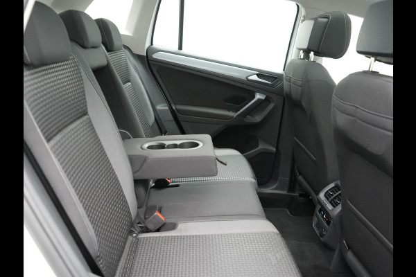Volkswagen Tiguan TSI eHybrid Plug In Hybrid 245pk Dealer O.H PHEV | Panodak | Adaptive Cruise | Camera | Sportstoelen Verwarmd | IQ Light | Travel Assist | Apple Carplay | Virtual | Navigatie | DAB |