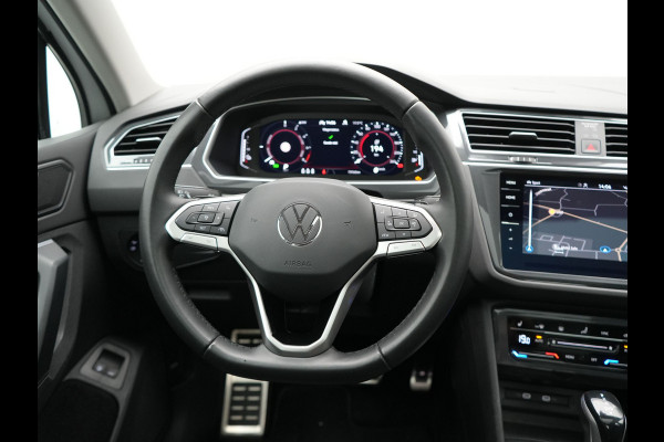 Volkswagen Tiguan TSI eHybrid Plug In Hybrid 245pk Dealer O.H PHEV | Panodak | Adaptive Cruise | Camera | Sportstoelen Verwarmd | IQ Light | Travel Assist | Apple Carplay | Virtual | Navigatie | DAB |
