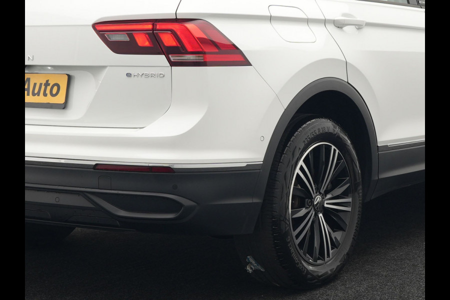 Volkswagen Tiguan TSI eHybrid Plug In Hybrid 245pk Dealer O.H PHEV | Panodak | Adaptive Cruise | Camera | Sportstoelen Verwarmd | IQ Light | Travel Assist | Apple Carplay | Virtual | Navigatie | DAB |