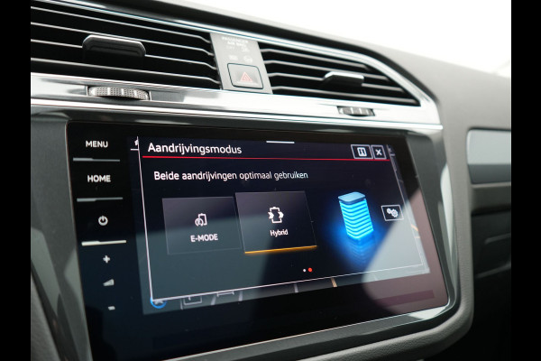 Volkswagen Tiguan TSI eHybrid Plug In Hybrid 245pk Dealer O.H PHEV | Panodak | Adaptive Cruise | Camera | Sportstoelen Verwarmd | IQ Light | Travel Assist | Apple Carplay | Virtual | Navigatie | DAB |