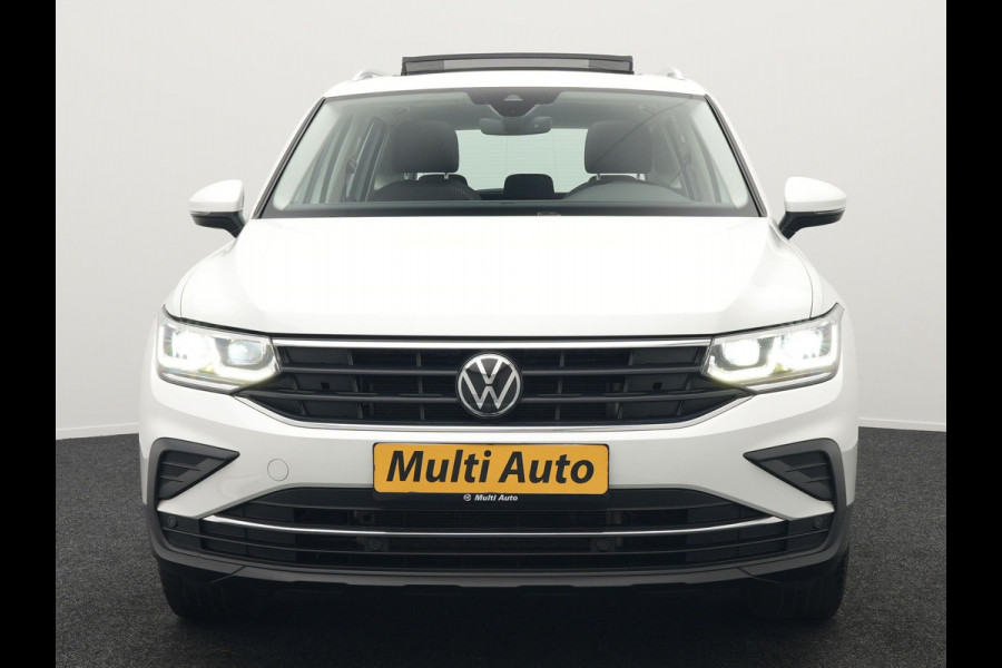 Volkswagen Tiguan TSI eHybrid Plug In Hybrid 245pk Dealer O.H PHEV | Panodak | Adaptive Cruise | Camera | Sportstoelen Verwarmd | IQ Light | Travel Assist | Apple Carplay | Virtual | Navigatie | DAB |