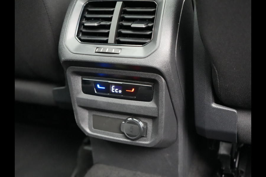 Volkswagen Tiguan TSI eHybrid Plug In Hybrid 245pk Dealer O.H PHEV | Panodak | Adaptive Cruise | Camera | Sportstoelen Verwarmd | IQ Light | Travel Assist | Apple Carplay | Virtual | Navigatie | DAB |