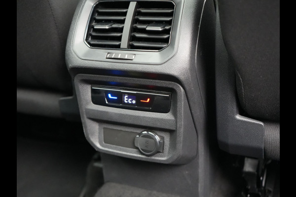 Volkswagen Tiguan TSI eHybrid Plug In Hybrid 245pk Dealer O.H PHEV | Panodak | Adaptive Cruise | Camera | Sportstoelen Verwarmd | IQ Light | Travel Assist | Apple Carplay | Virtual | Navigatie | DAB |