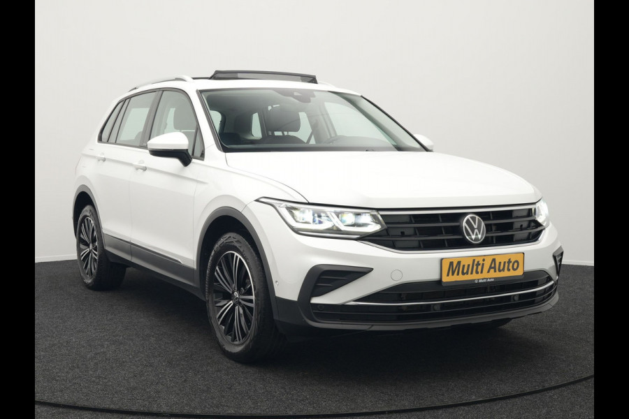 Volkswagen Tiguan TSI eHybrid Plug In Hybrid 245pk Dealer O.H PHEV | Panodak | Adaptive Cruise | Camera | Sportstoelen Verwarmd | IQ Light | Travel Assist | Apple Carplay | Virtual | Navigatie | DAB |