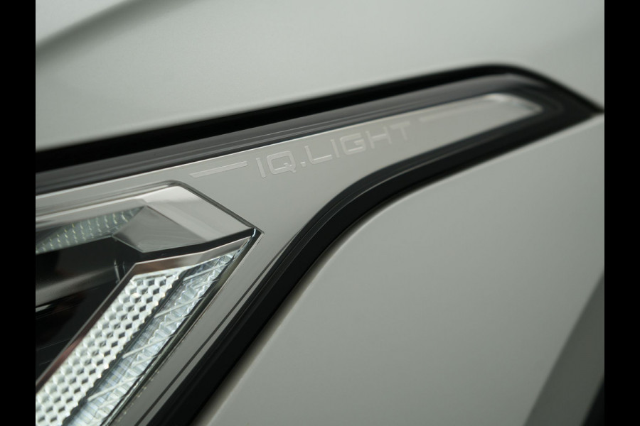 Volkswagen Tiguan TSI eHybrid Plug In Hybrid 245pk Dealer O.H PHEV | Panodak | Adaptive Cruise | Camera | Sportstoelen Verwarmd | IQ Light | Travel Assist | Apple Carplay | Virtual | Navigatie | DAB |