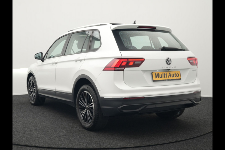 Volkswagen Tiguan TSI eHybrid Plug In Hybrid 245pk Dealer O.H PHEV | Panodak | Adaptive Cruise | Camera | Sportstoelen Verwarmd | IQ Light | Travel Assist | Apple Carplay | Virtual | Navigatie | DAB |