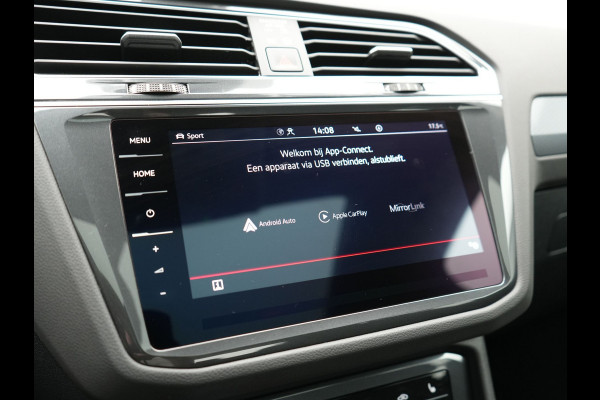 Volkswagen Tiguan TSI eHybrid Plug In Hybrid 245pk Dealer O.H PHEV | Panodak | Adaptive Cruise | Camera | Sportstoelen Verwarmd | IQ Light | Travel Assist | Apple Carplay | Virtual | Navigatie | DAB |