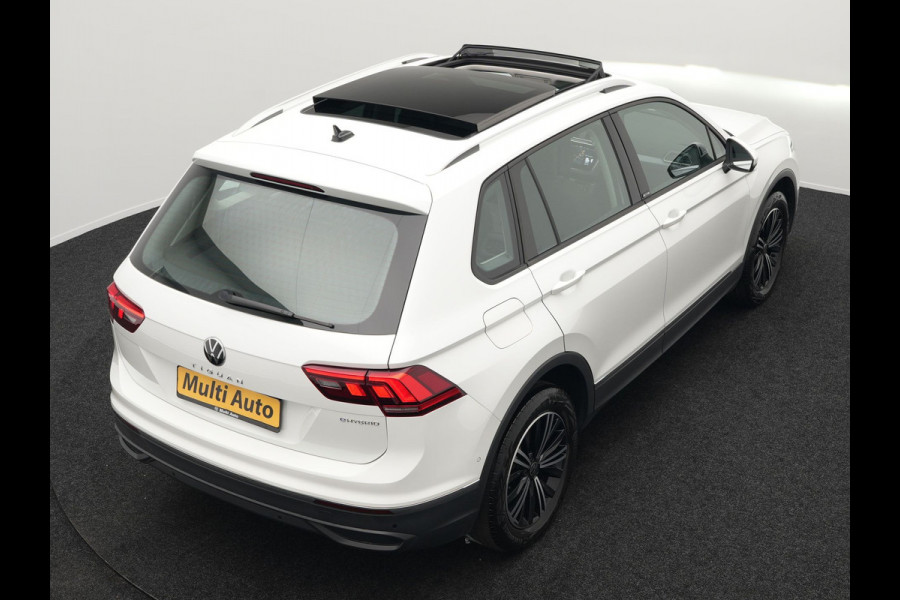 Volkswagen Tiguan TSI eHybrid Plug In Hybrid 245pk Dealer O.H PHEV | Panodak | Adaptive Cruise | Camera | Sportstoelen Verwarmd | IQ Light | Travel Assist | Apple Carplay | Virtual | Navigatie | DAB |
