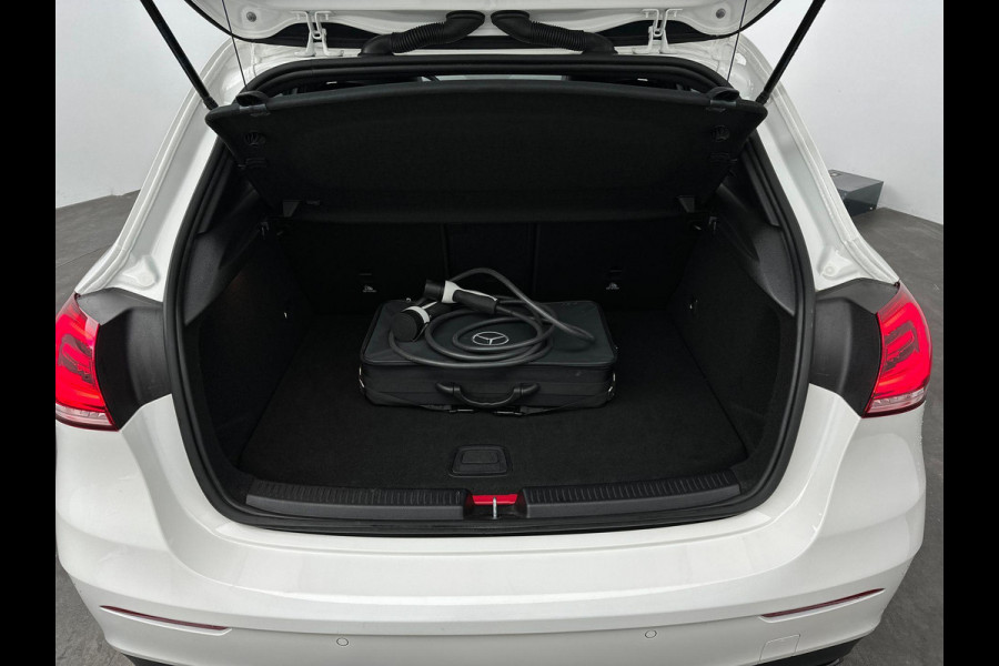 Mercedes-Benz A-Klasse 250 e AMG Pano Sfeer Camera Night Pakket