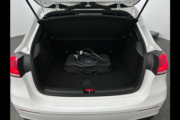 Mercedes-Benz A-Klasse 250 e AMG Pano Sfeer Camera Night Pakket