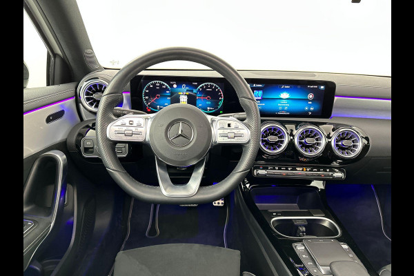 Mercedes-Benz A-Klasse 250 e AMG Pano Sfeer Camera Night Pakket