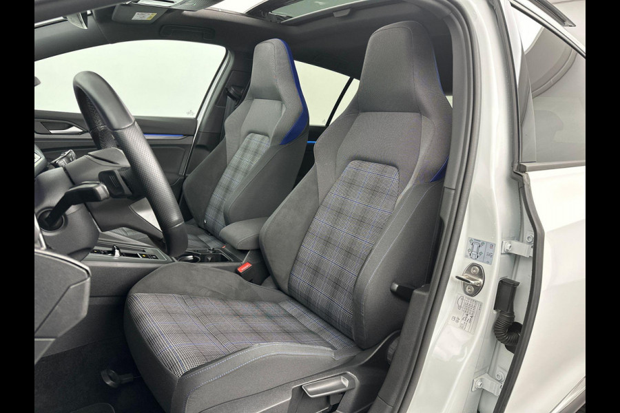 Volkswagen Golf 1.4 eHybrid GTE | Panoramadak | IQ | Sfeerverlichting |  LED Pakket | Head up |
