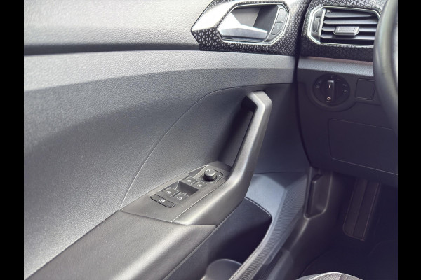 Volkswagen T-Cross 1.0 TSI 81kW Style | Stoelverwarming | Digitaal dashboard | Camera & Parkeersensors |