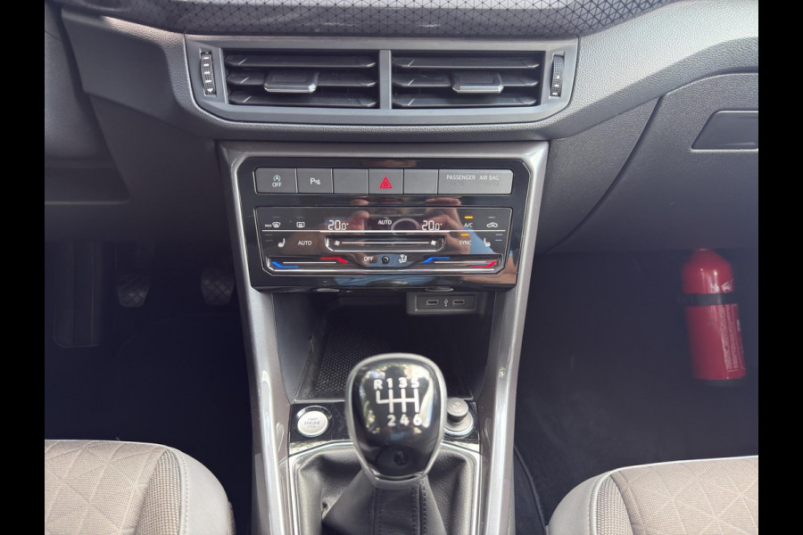 Volkswagen T-Cross 1.0 TSI 81kW Style | Stoelverwarming | Digitaal dashboard | Camera & Parkeersensors |