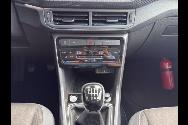 Volkswagen T-Cross 1.0 TSI 81kW Style | Stoelverwarming | Digitaal dashboard | Camera & Parkeersensors |