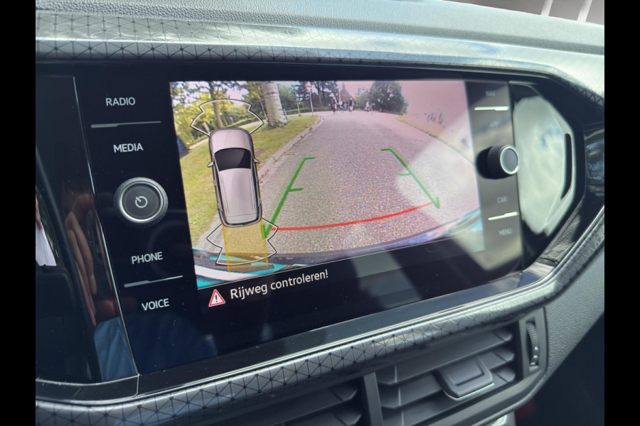 Volkswagen T-Cross 1.0 TSI 81kW Style | Stoelverwarming | Digitaal dashboard | Camera & Parkeersensors |