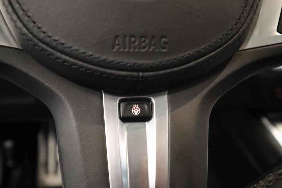 BMW 3-serie 330e High Executive Schuif/kanteldak ACC PDC Navi Co-Pilot HI-FI Laser Led Head-up Leder 20'LM M-Performance
