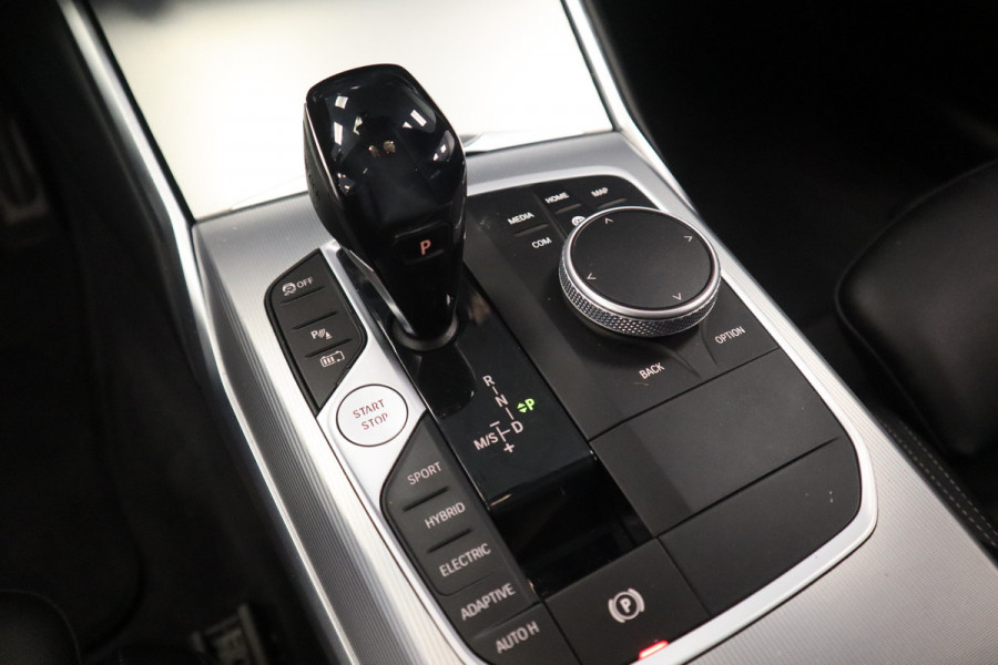 BMW 3-serie 330e High Executive Schuif/kanteldak ACC PDC Navi Co-Pilot HI-FI Laser Led Head-up Leder 20'LM M-Performance
