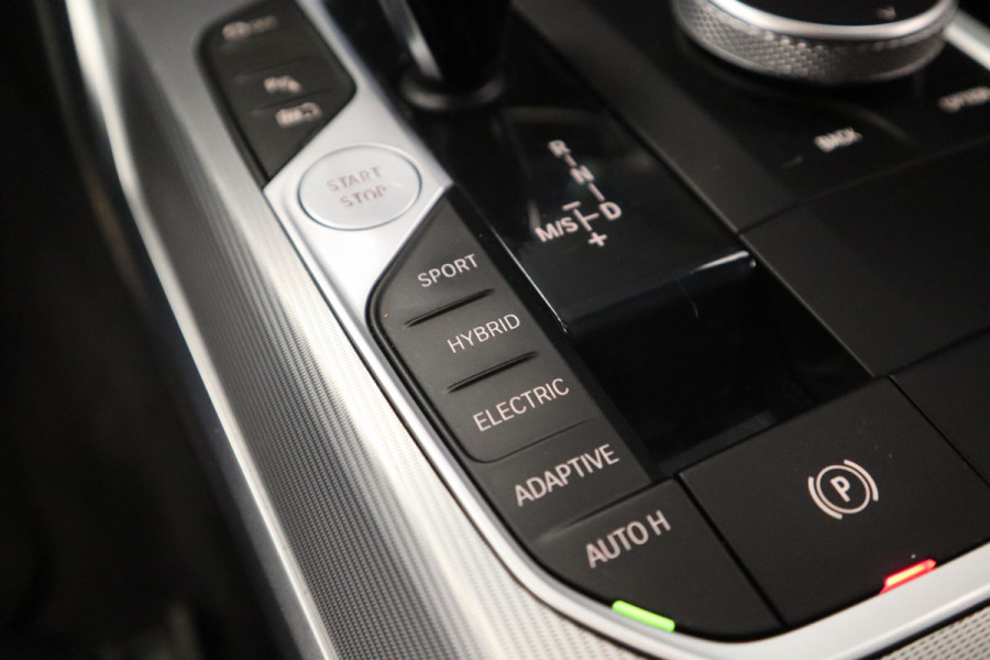 BMW 3-serie 330e High Executive Schuif/kanteldak ACC PDC Navi Co-Pilot HI-FI Laser Led Head-up Leder 20'LM M-Performance