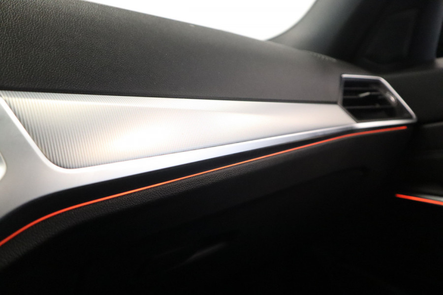 BMW 3-serie 330e High Executive Schuif/kanteldak ACC PDC Navi Co-Pilot HI-FI Laser Led Head-up Leder 20'LM M-Performance