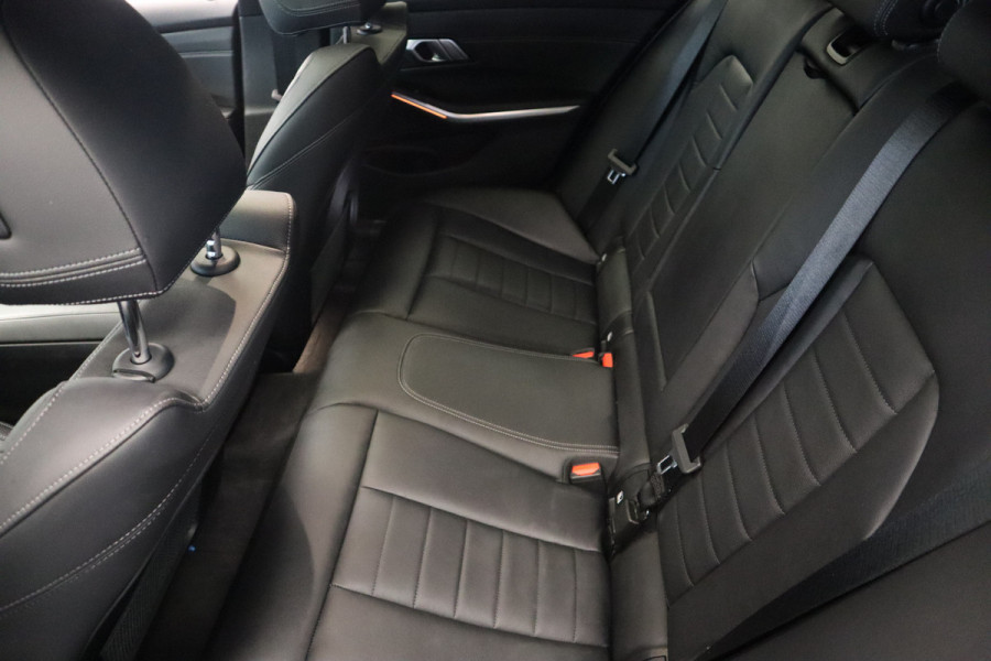 BMW 3-serie 330e High Executive Schuif/kanteldak ACC PDC Navi Co-Pilot HI-FI Laser Led Head-up Leder 20'LM M-Performance