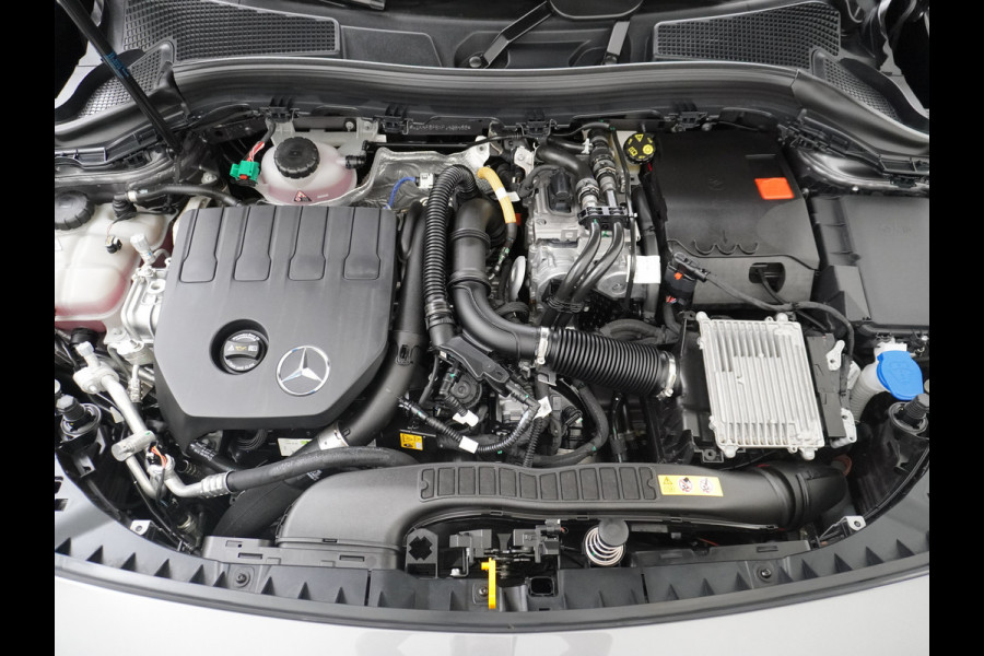 Mercedes-Benz B-Klasse 250 e AMG Line | Keyless Leder 19'' Multispaaks