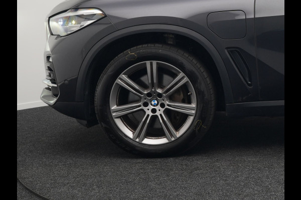 BMW X5 xDrive45e High Executive Plug In Hybrid 394pk PHEV | Trekhaak af Fabriek | Head Up | Lederen Sportstoelen Memory | 20"L.M | Apple Carplay | Sfeerverlichting | Camera | BLIS |