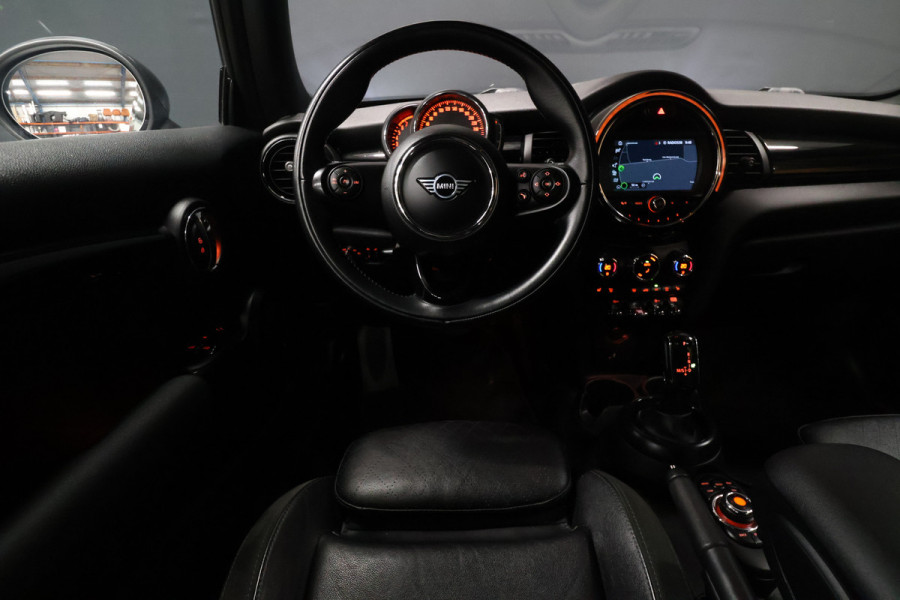 MINI Mini 1.5 Cooper Chili [SCHUIFDAK, APPLE CARPLAY, SFEERVERLICHTING, STOELVERWARMING, PARKEERSENSOR, LEER, CRUISE CONTROL, NIEUWSTAAT]