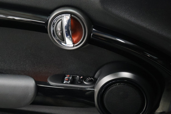 MINI Mini 1.5 Cooper Chili [SCHUIFDAK, APPLE CARPLAY, SFEERVERLICHTING, STOELVERWARMING, PARKEERSENSOR, LEER, CRUISE CONTROL, NIEUWSTAAT]