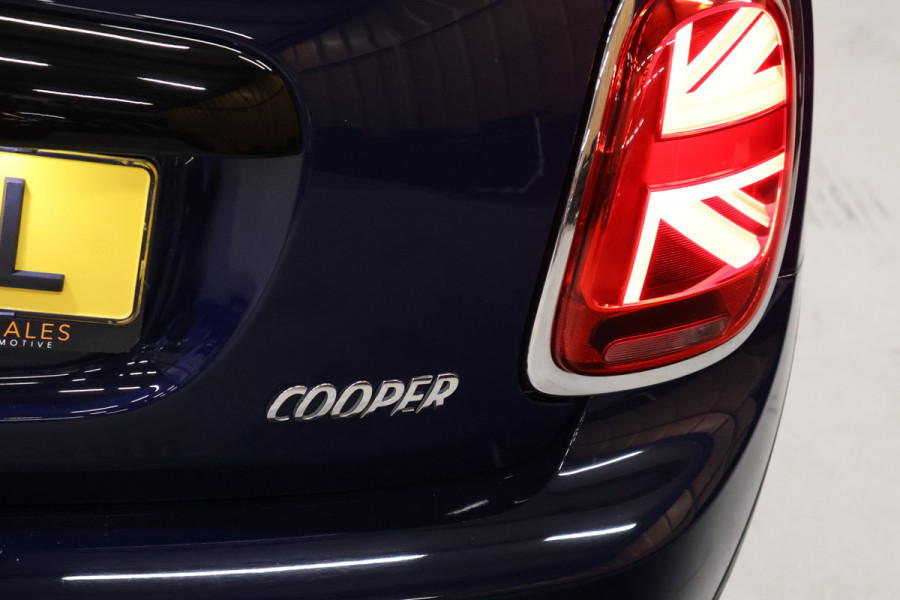 MINI Mini 1.5 Cooper Chili [SCHUIFDAK, APPLE CARPLAY, SFEERVERLICHTING, STOELVERWARMING, PARKEERSENSOR, LEER, CRUISE CONTROL, NIEUWSTAAT]