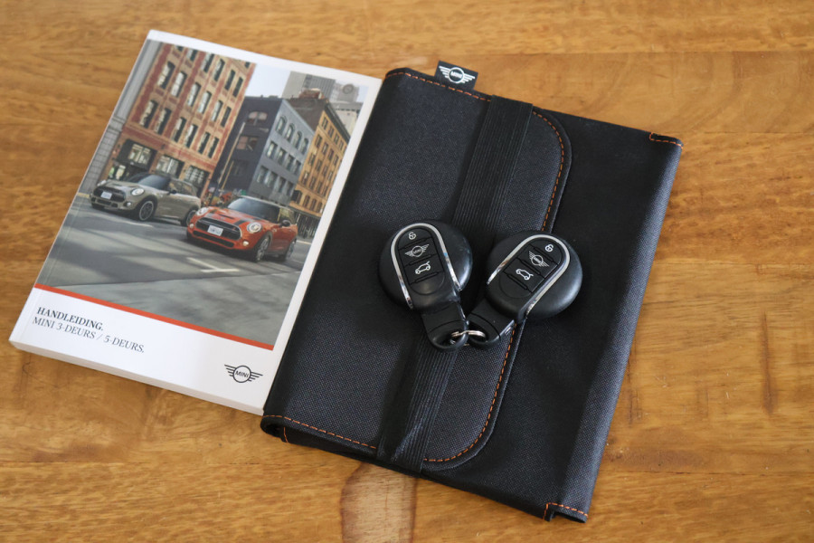 MINI Mini 1.5 Cooper Chili [SCHUIFDAK, APPLE CARPLAY, SFEERVERLICHTING, STOELVERWARMING, PARKEERSENSOR, LEER, CRUISE CONTROL, NIEUWSTAAT]